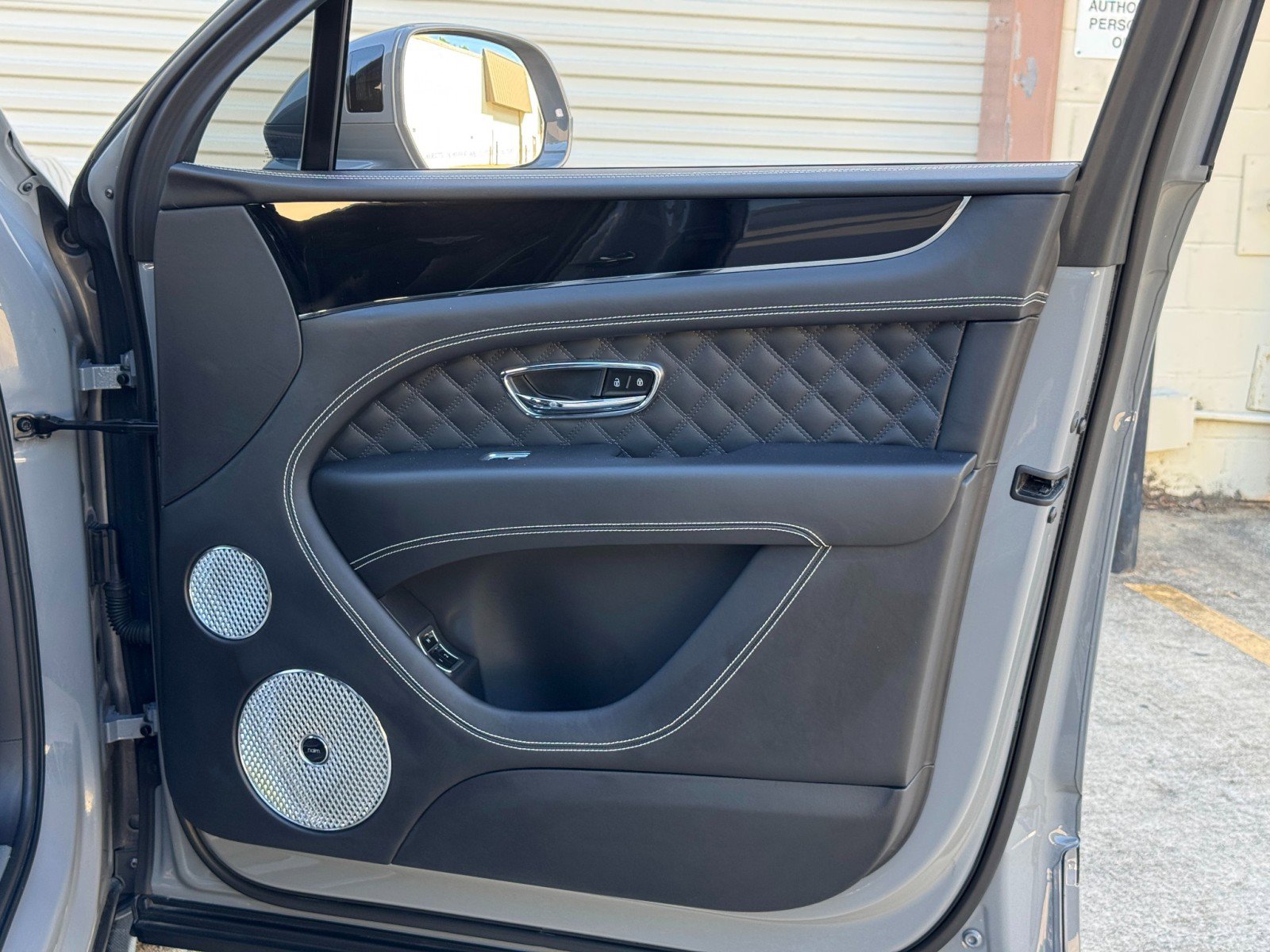 Used 2022 Bentley Bentayga AWD/4WD image 50