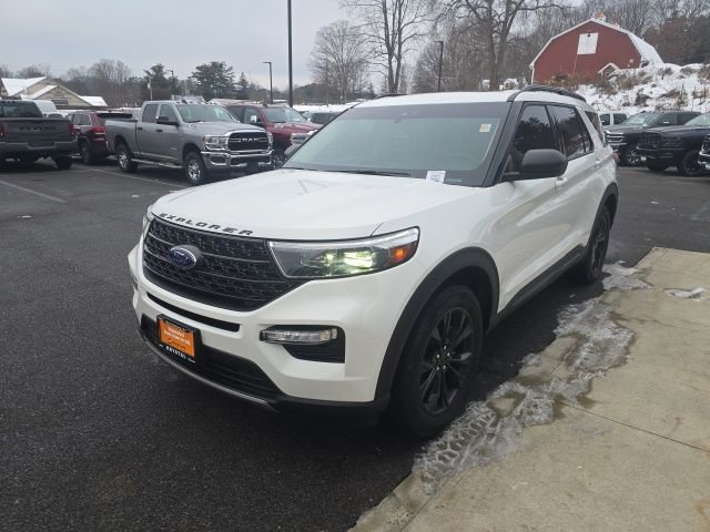 Used 2022 Ford Explorer XLT w/ Equipment Group 202A image 3