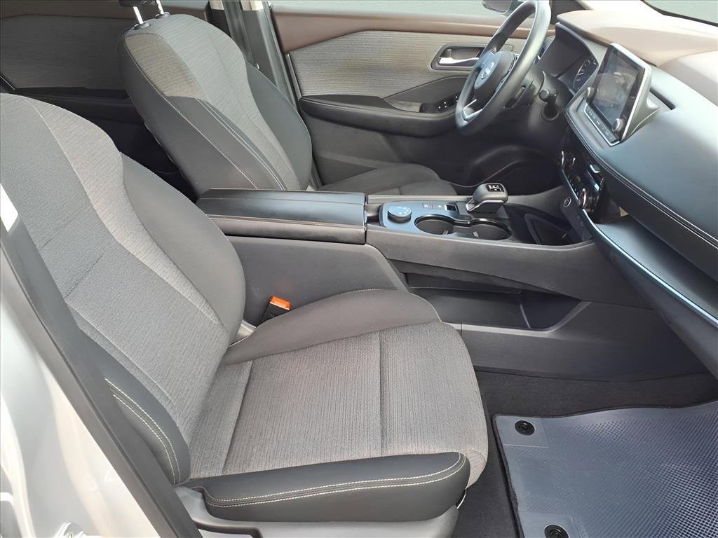 Used 2023 Nissan Rogue SV image 15