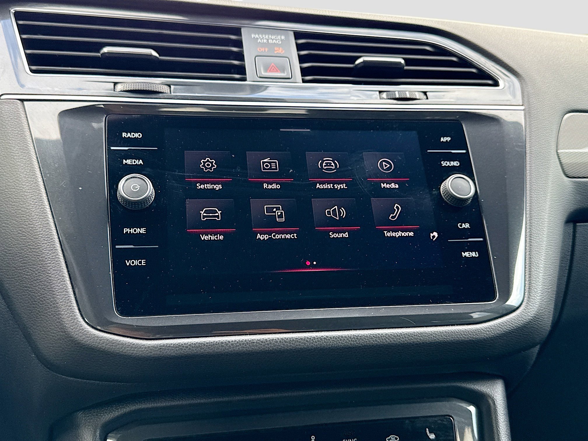 Used 2023 Volkswagen Tiguan SE R-Line image 29