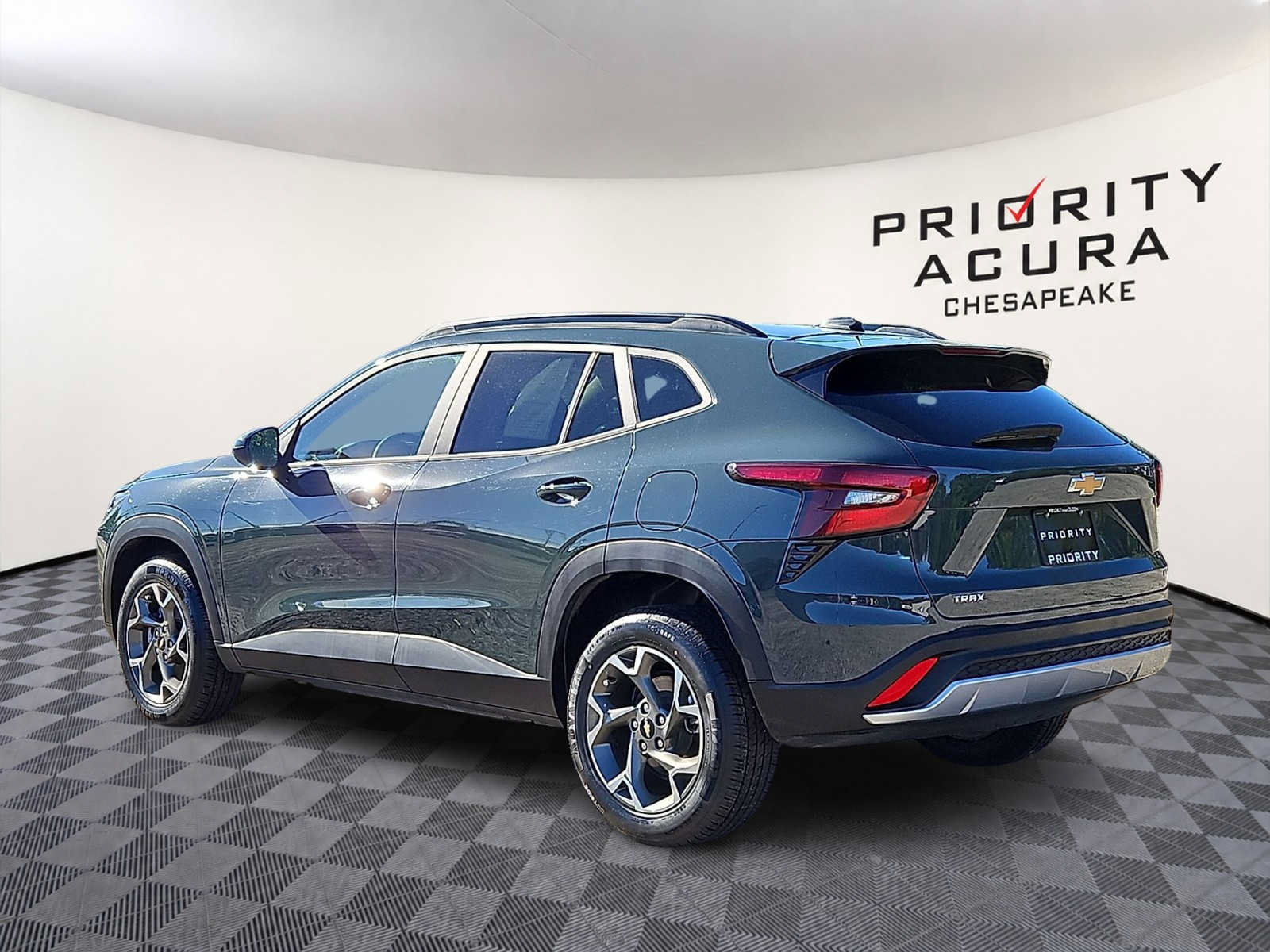 Used 2025 Chevrolet Trax LT FWD image 6