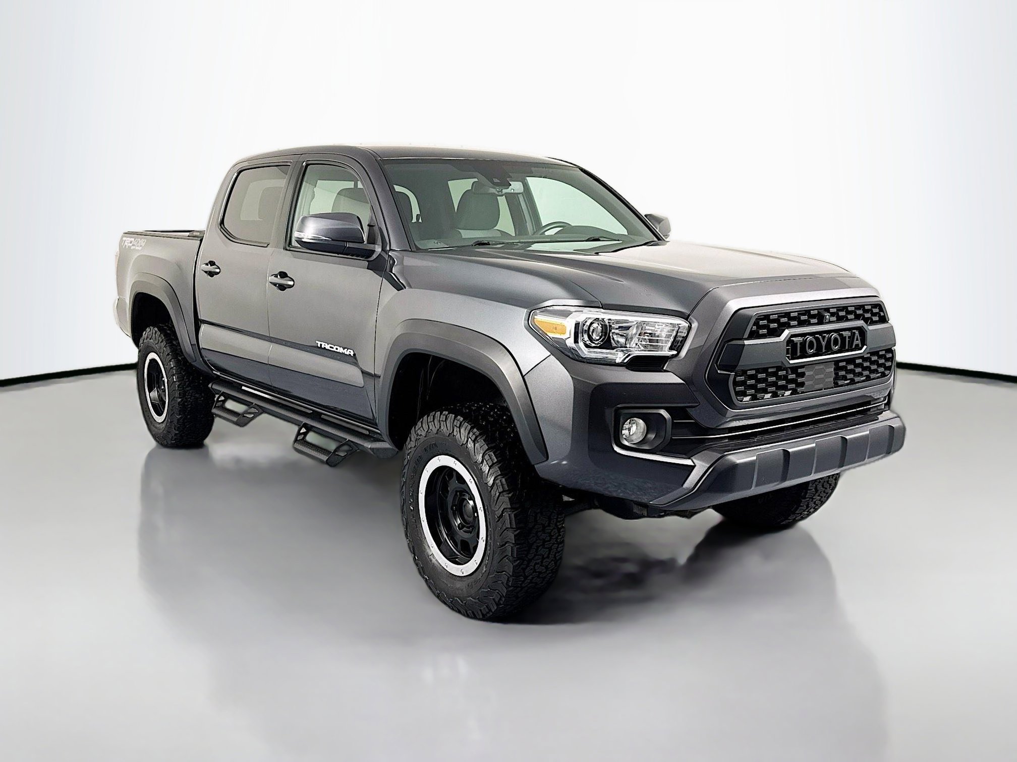 Used 2022 Toyota Tacoma TRD Off-Road image 3