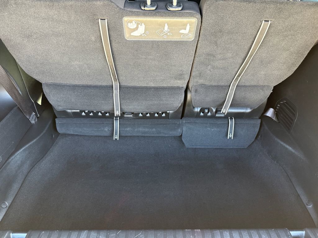 Used 2021 Chrysler Pacifica Touring w/ Uconnect Theater Family Group image 11