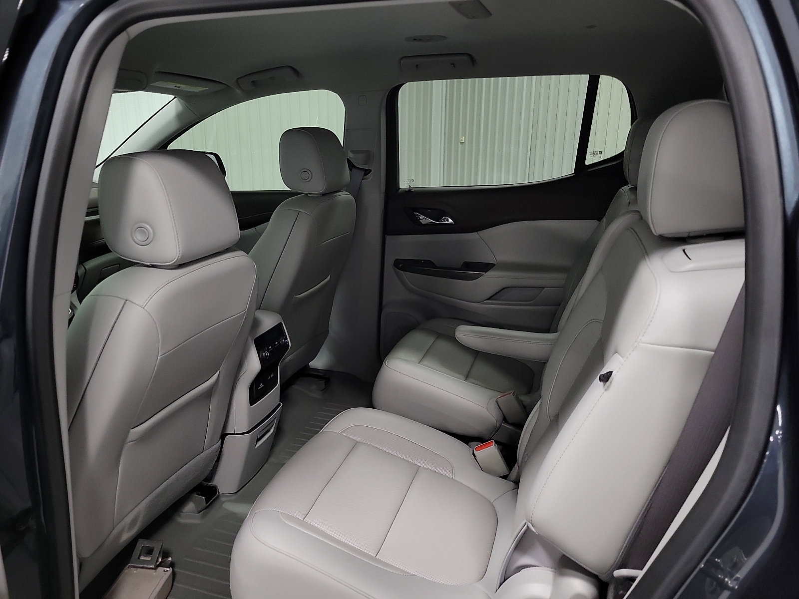 Used 2020 GMC Acadia SLT w/ Driver Alert Package II image 9