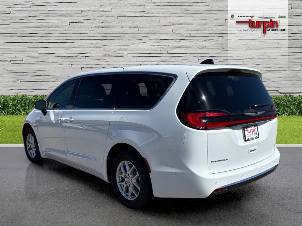 New 2025 Chrysler Pacifica Select FWD image 3