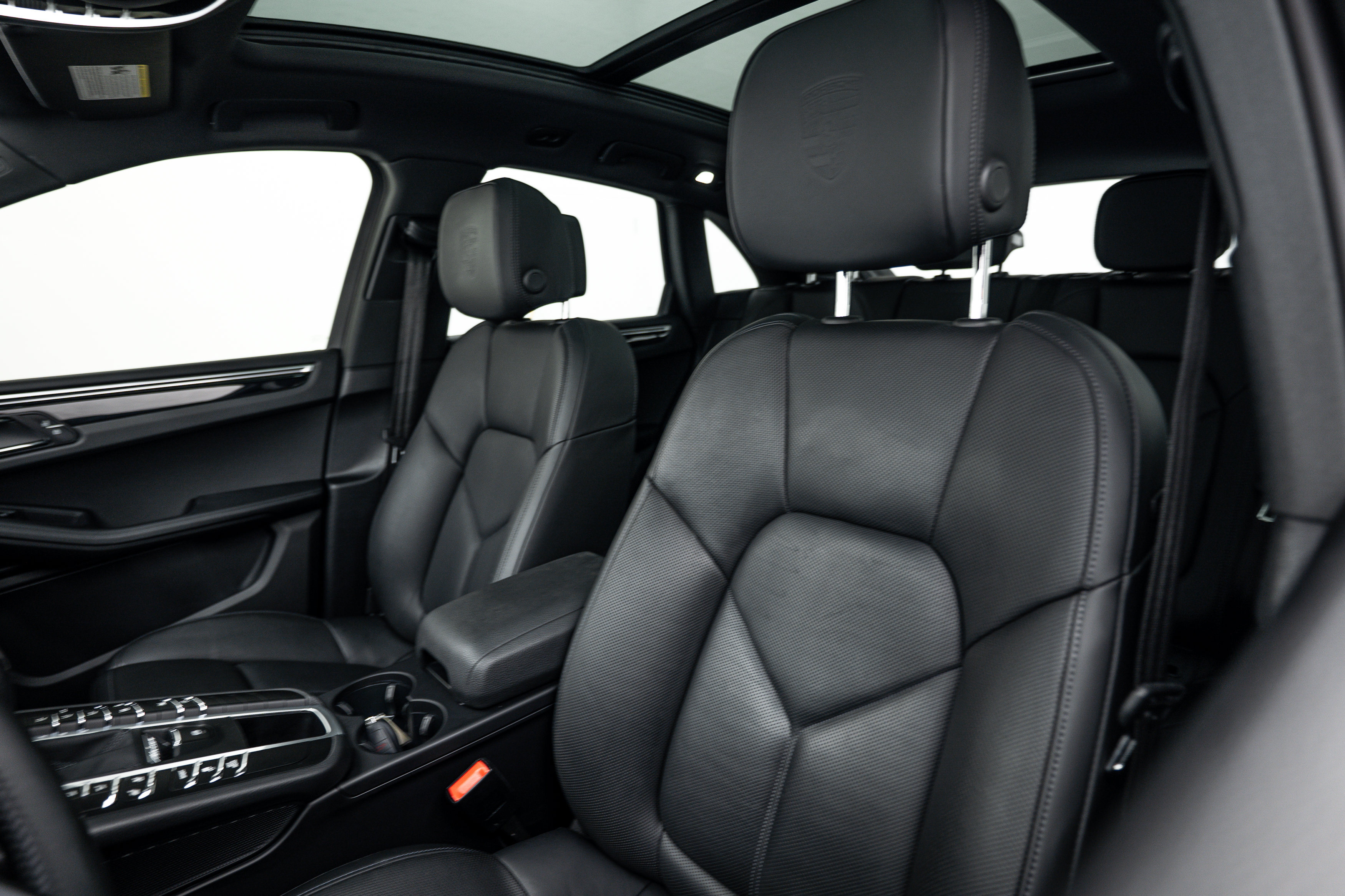 Certified 2021 Porsche Macan S AWD/4WD image 19