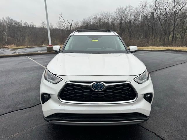 Used 2024 Toyota Highlander Platinum image 8