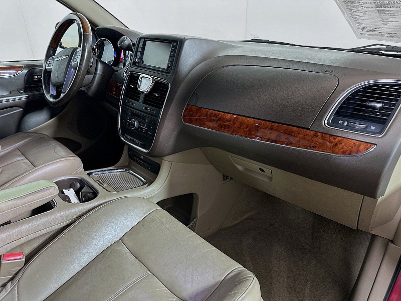 Used 2013 Chrysler Town & Country Limited w/ Luxury Group FWD image 31