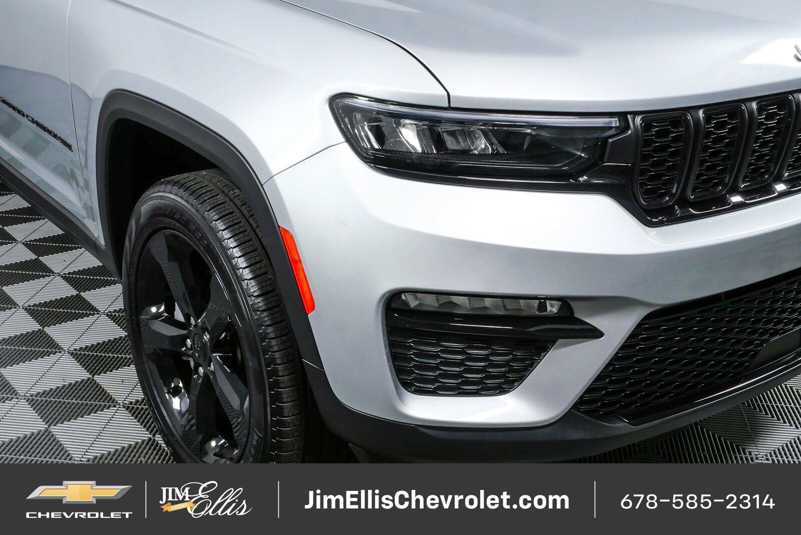 Used 2025 Jeep Grand Cherokee Limited w/ Black Appearance Package RWD image 37