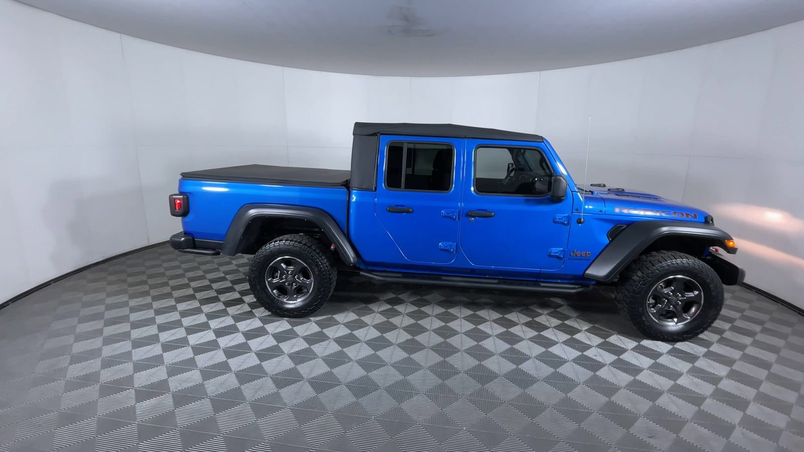 Used 2022 Jeep Gladiator Rubicon w/ Cold Weather Group AWD/4WD image 9