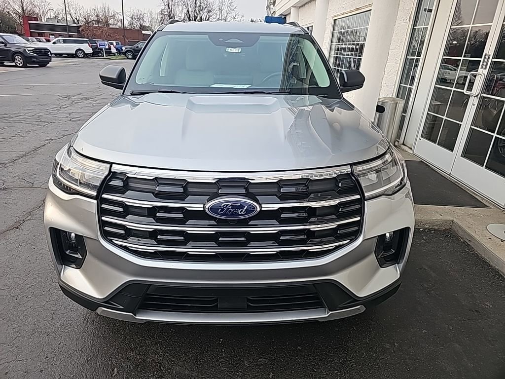 Used 2025 Ford Explorer Active w/ Active Comfort Package AWD/4WD image 3