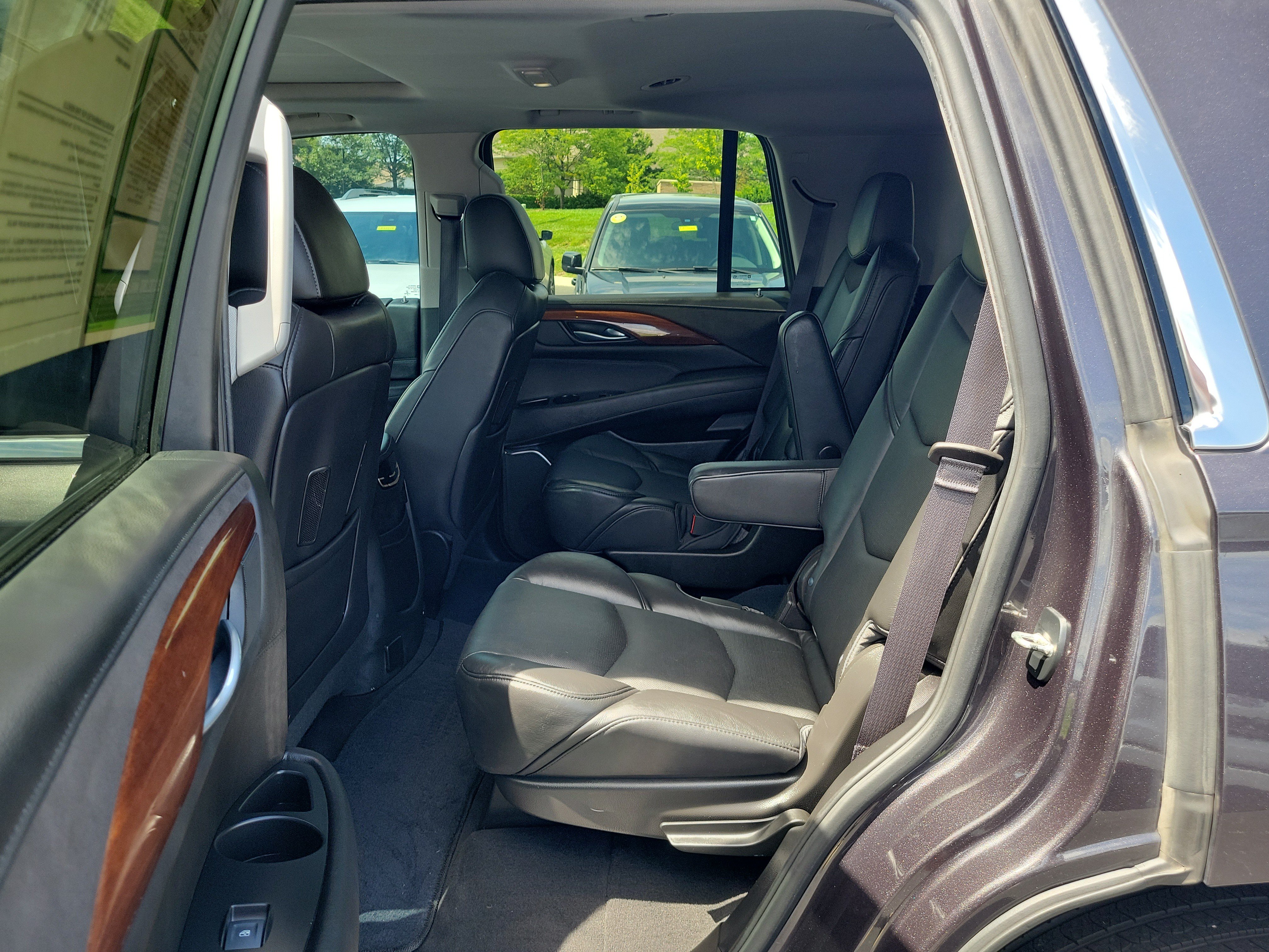 Used 2015 Cadillac Escalade Luxury AWD/4WD image 13