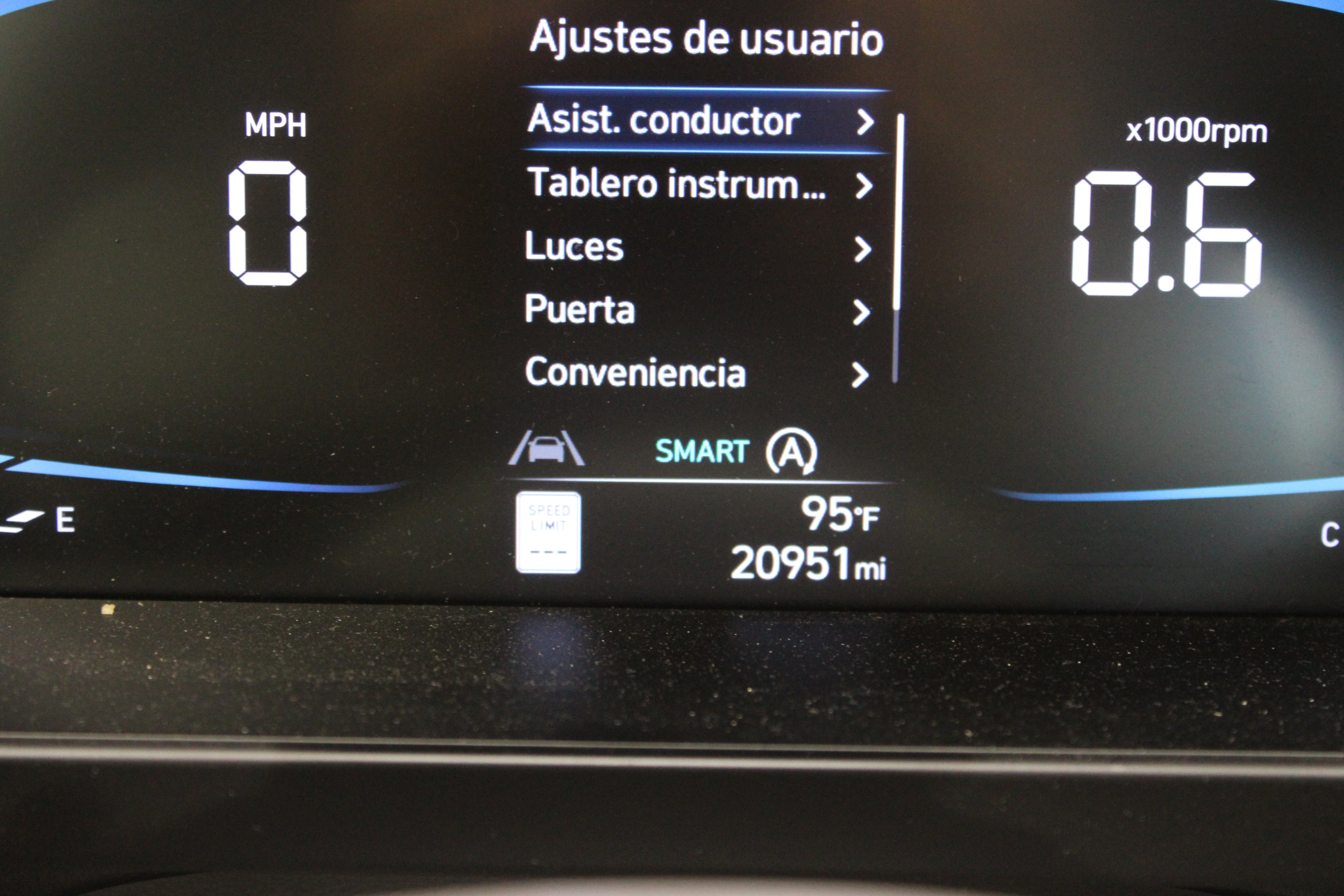 Used 2025 Hyundai Elantra SE FWD image 37