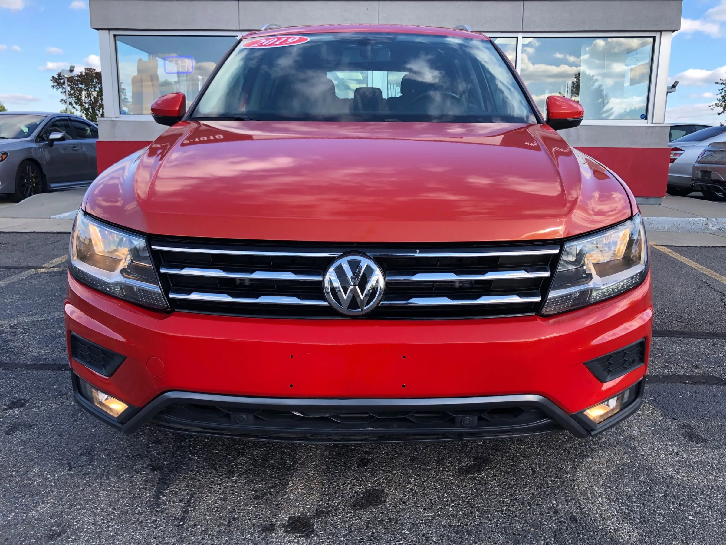 Used 2019 Volkswagen Tiguan SEL image 3
