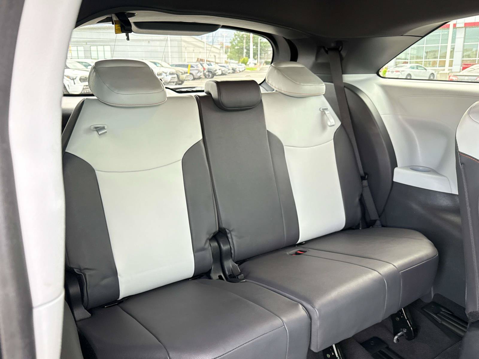 Used 2024 Toyota Sienna XSE FWD image 18
