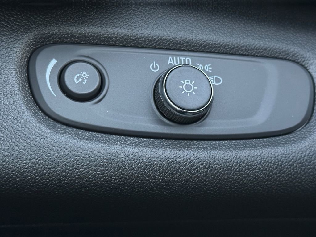 New 2026 Chevrolet Trax RS w/ Sunroof Package image 18