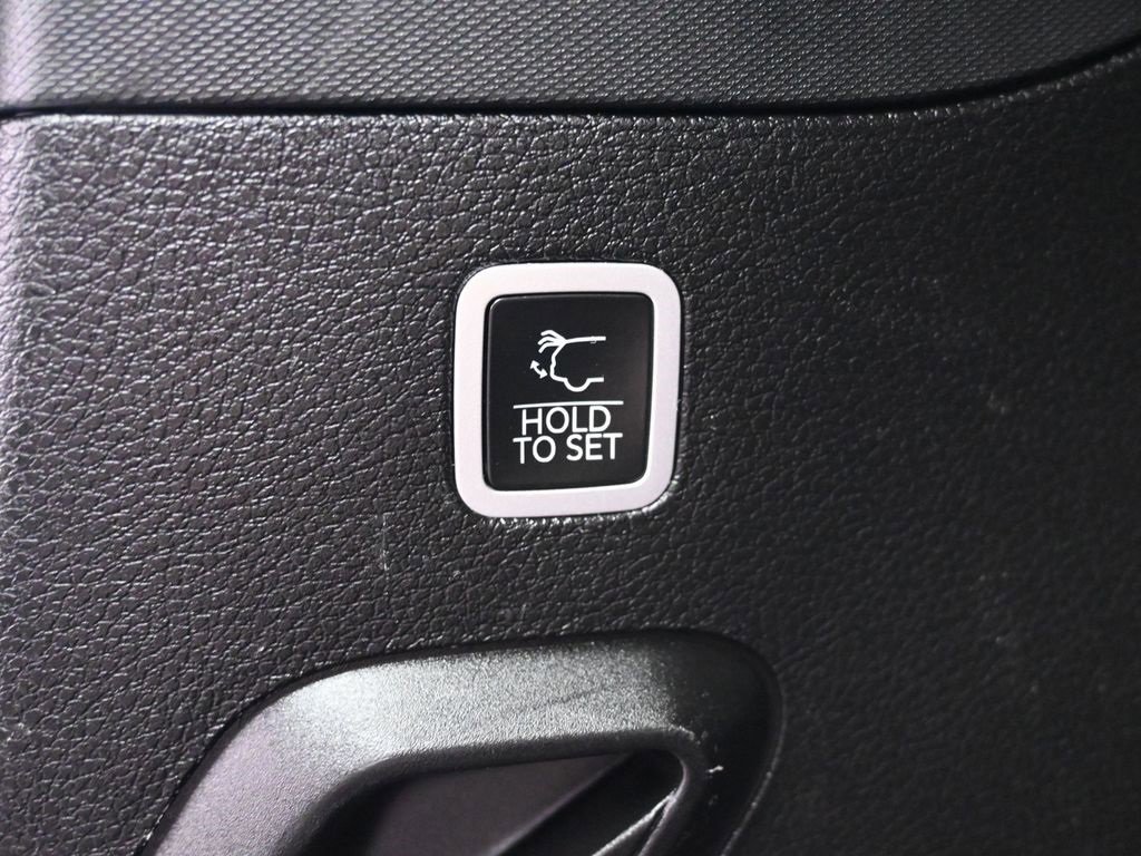 Used 2024 Jeep Wagoneer Series II w/ Flexible Seating Group image 18