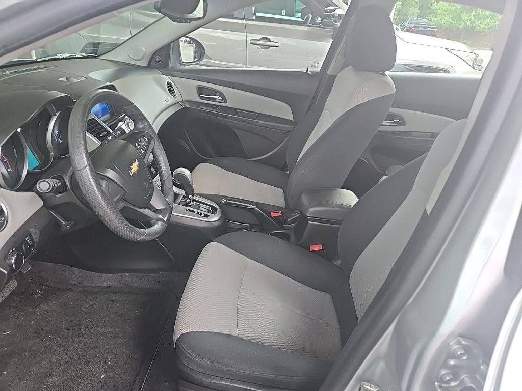 Used 2011 Chevrolet Cruze LS w/ Connectivity Package FWD image 6