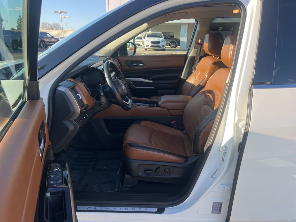 Used 2023 Nissan Pathfinder Platinum w/ Cargo Package AWD/4WD image 18