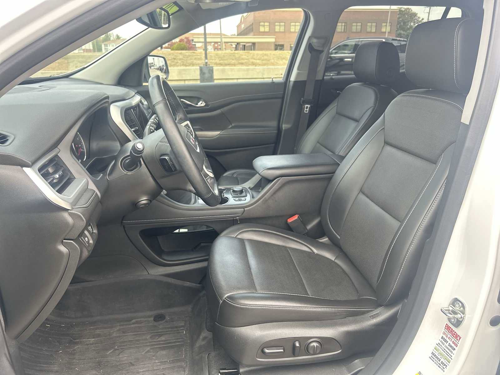 Used 2023 GMC Acadia SLT w/ Elevation Edition image 19