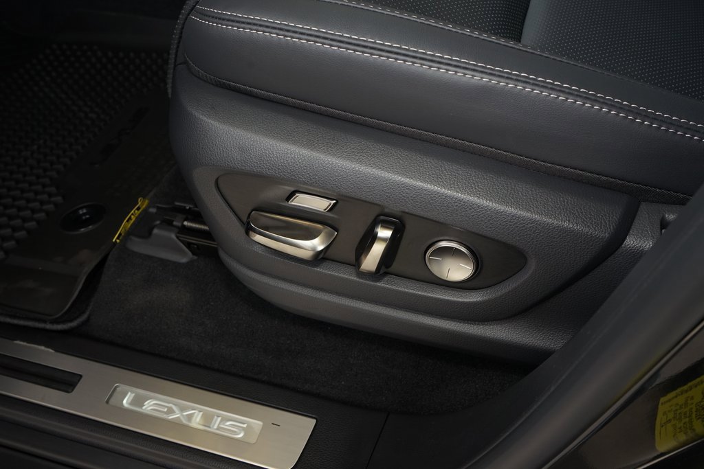 Used 2025 Lexus LX 600 4WD w/ Luxury Package image 33