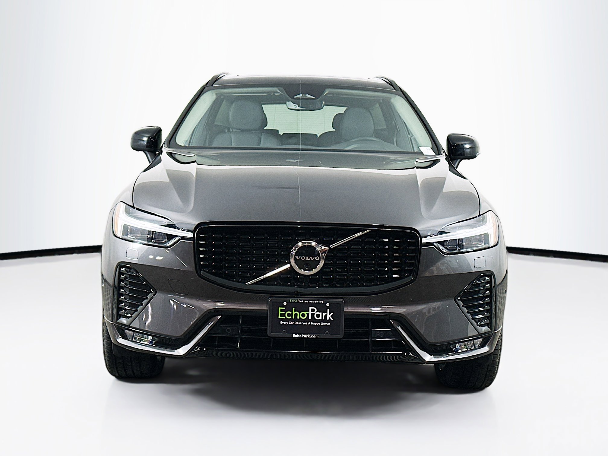 Used 2025 Volvo XC60 B5 Plus image 2