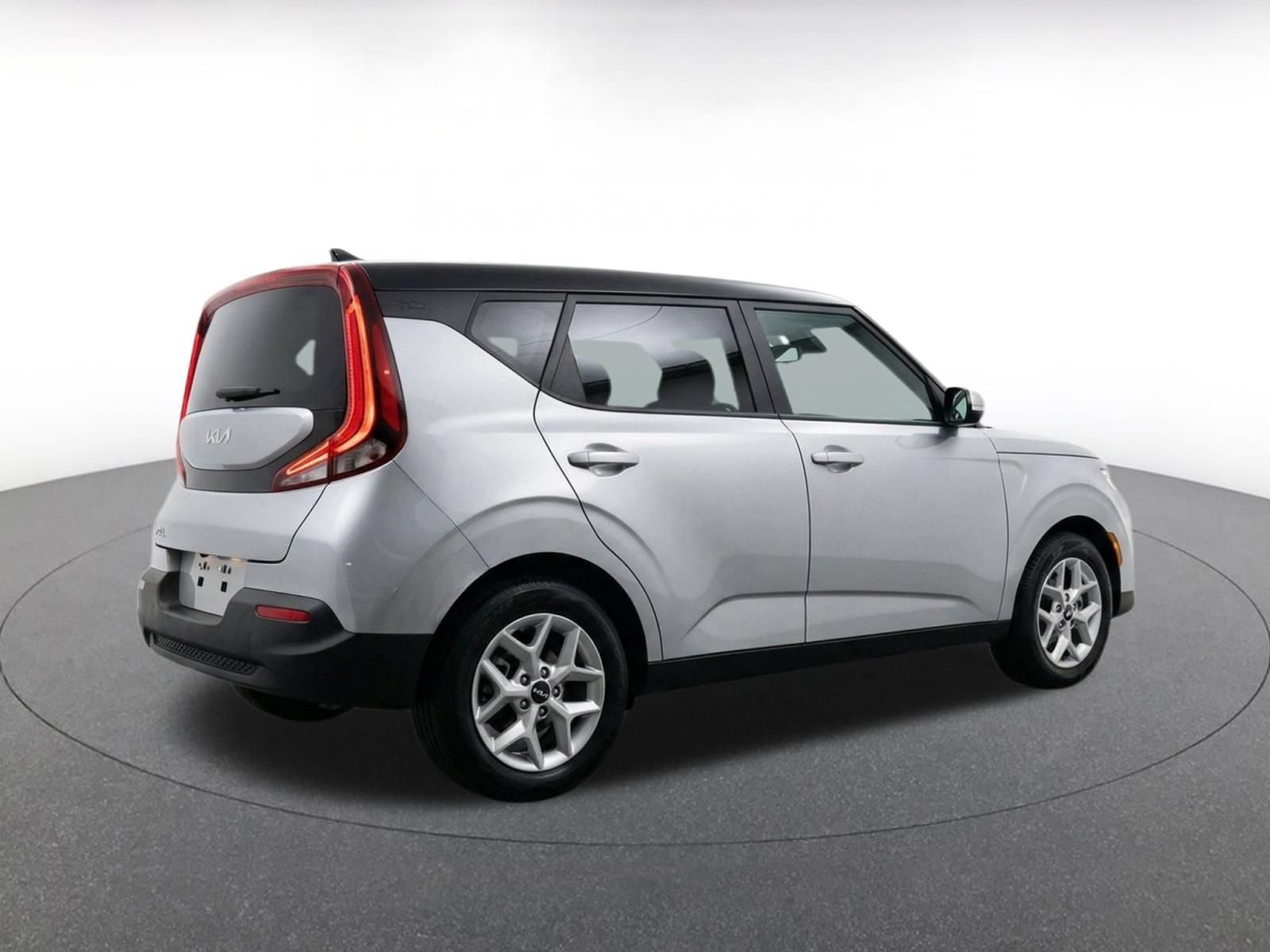 Used 2025 Kia Soul LX w/ LX Technology Package FWD image 10