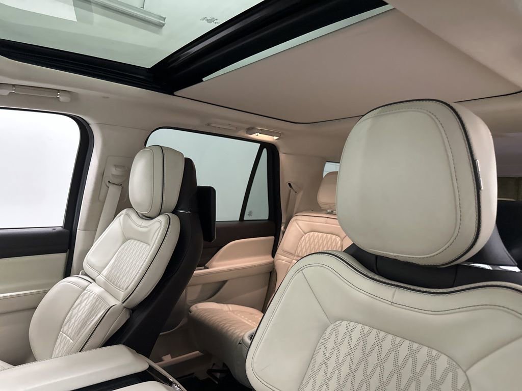 Used 2020 Lincoln Navigator L Black Label w/ Cargo Convenience Package image 30