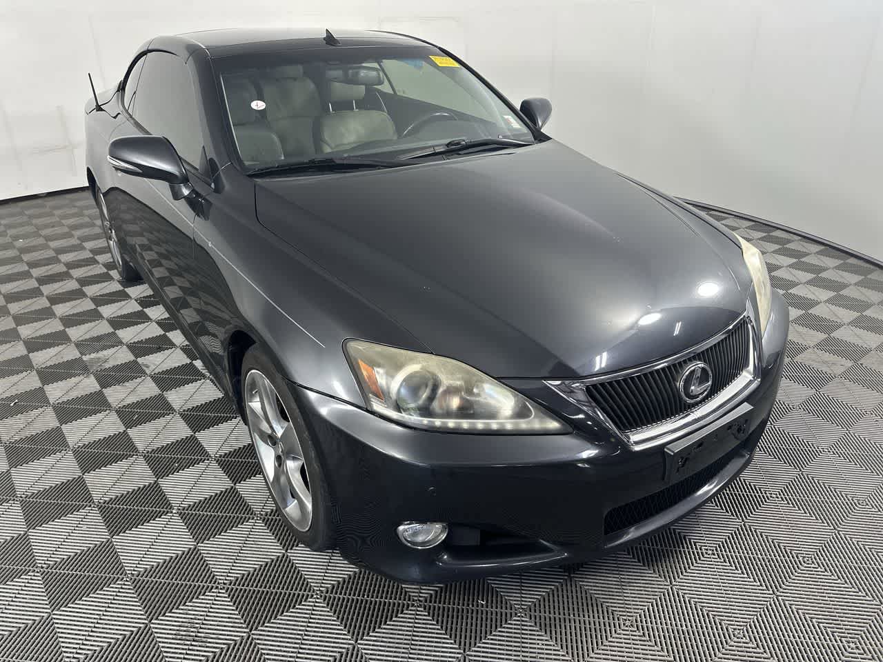 Used 2011 Lexus IS 250C w/ Luxury Pkg RWD image 2