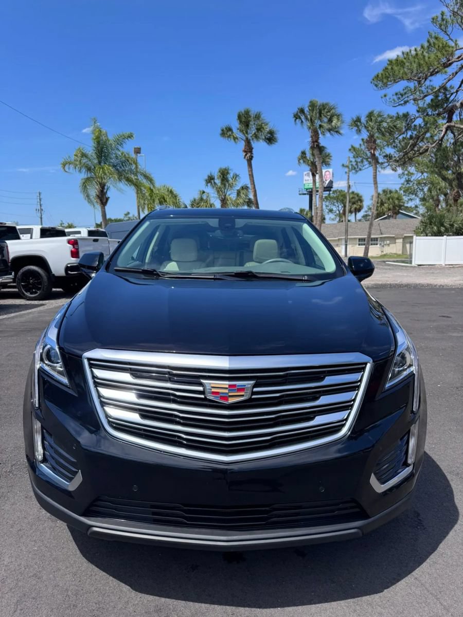 Used 2017 Cadillac XT5 Luxury w/ Driver Awareness Package FWD image 2