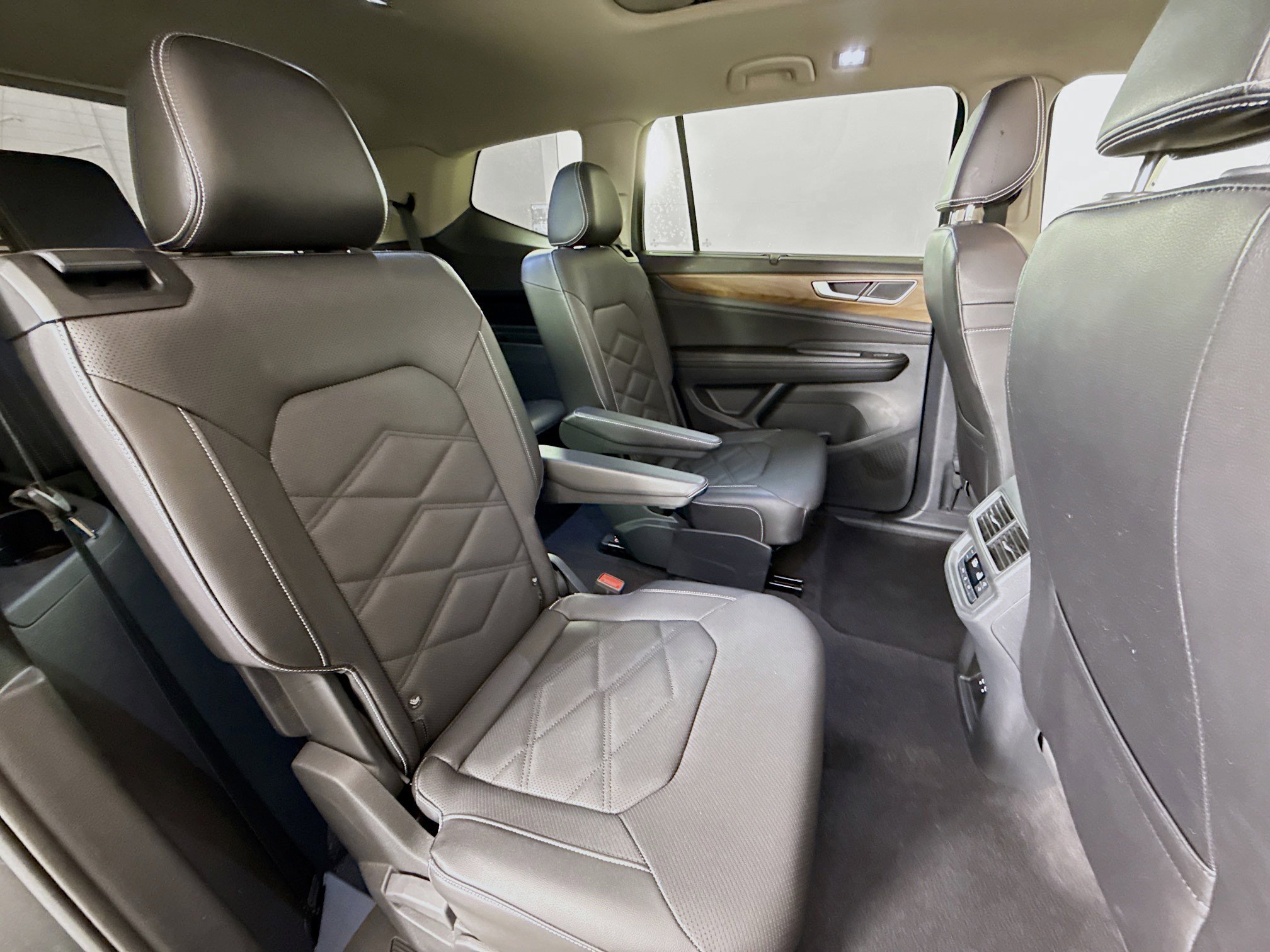 Used 2024 Volkswagen Atlas SE FWD image 26