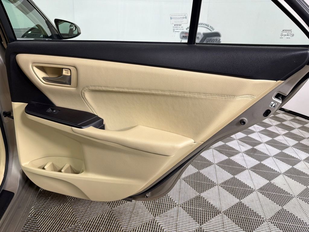 Used 2015 Toyota Camry XLE w/ Moonroof Package FWD image 17
