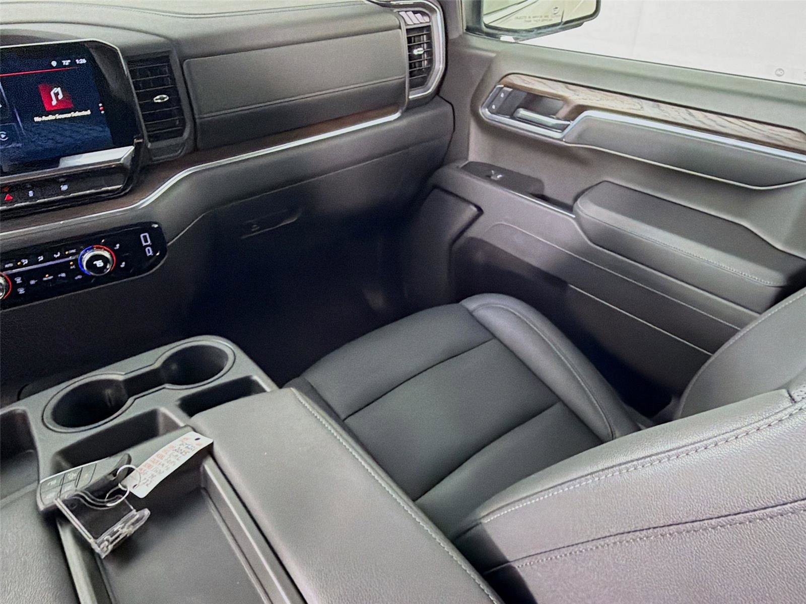 Used 2025 GMC Sierra 1500 SLT AWD/4WD image 27