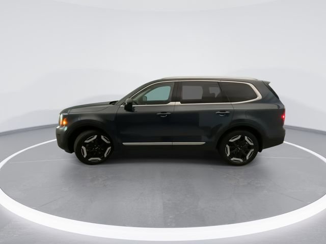 Used 2024 Kia Telluride EX w/ EX Captain's Chair Package image 9