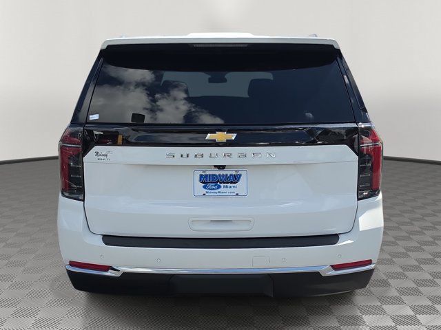 Used 2025 Chevrolet Suburban LS RWD image 5