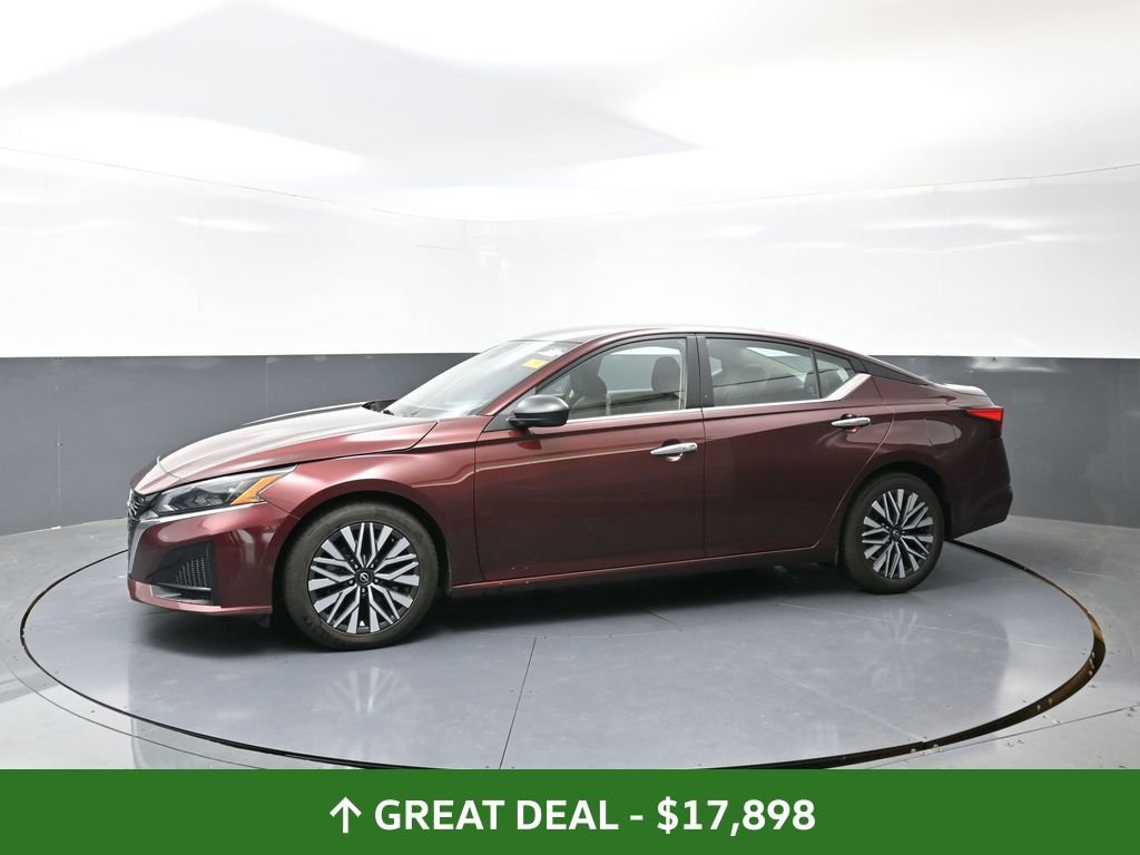 Used 2024 Nissan Altima 2.5 SV image 10