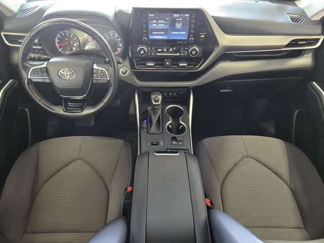 Used 2021 Toyota Highlander LE image 28