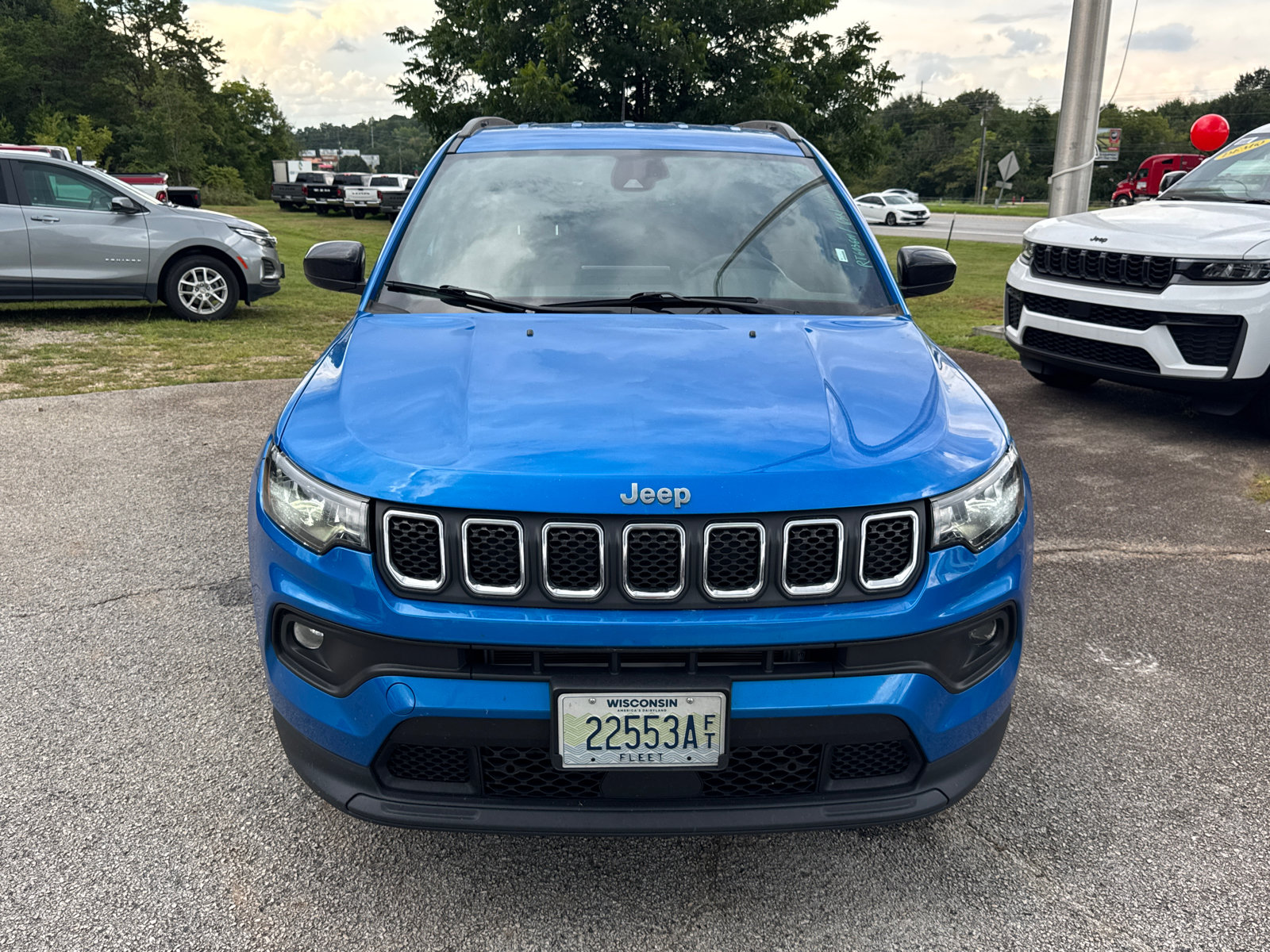 Used 2024 Jeep Compass Latitude AWD/4WD image 2