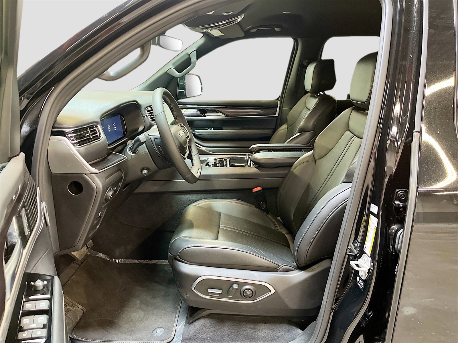 Used 2024 Jeep Wagoneer L 4WD image 22