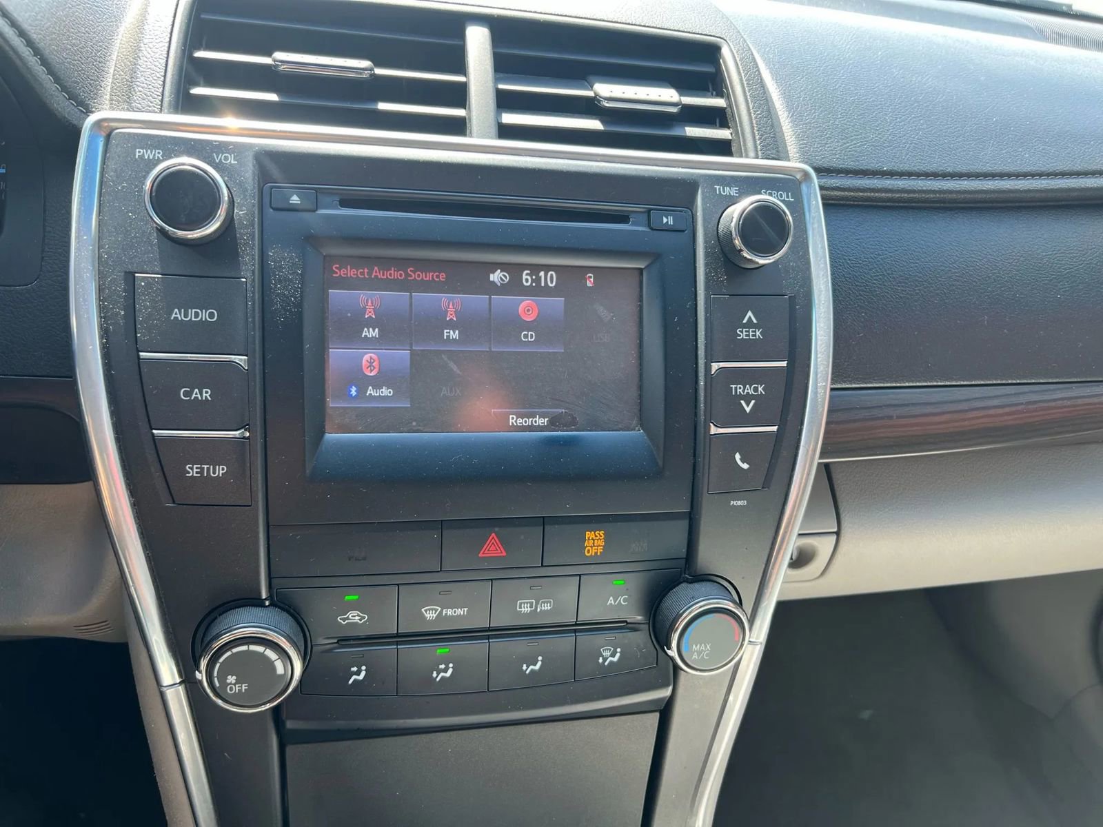 Used 2015 Toyota Camry LE image 14