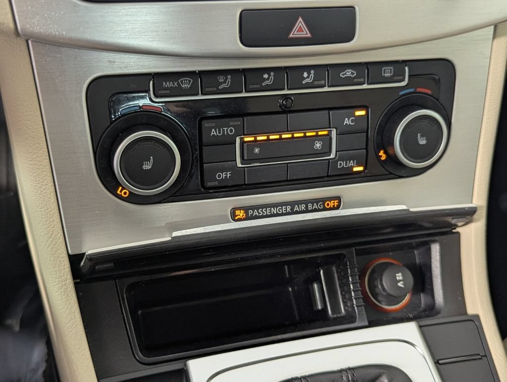 Used 2012 Volkswagen CC Lux FWD image 22