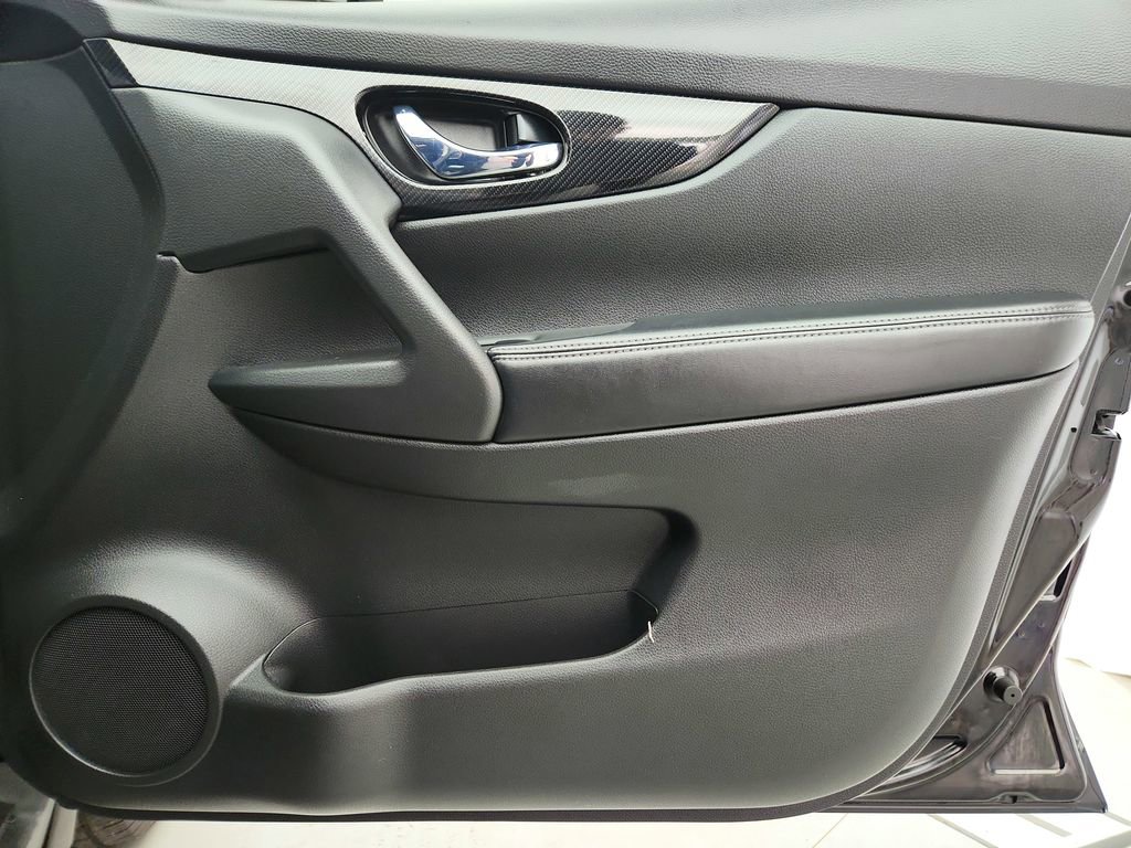 Used 2018 Nissan Rogue SL image 27