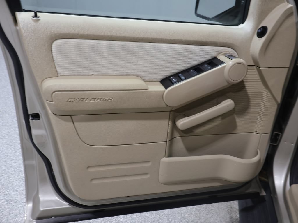Used 2006 Ford Explorer XLT AWD/4WD image 13