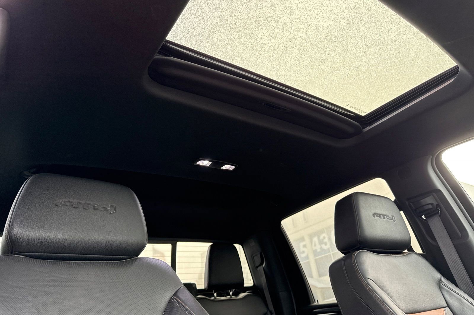 Used 2024 GMC Sierra 2500 AT4 w/ AT4 Preferred Package image 16