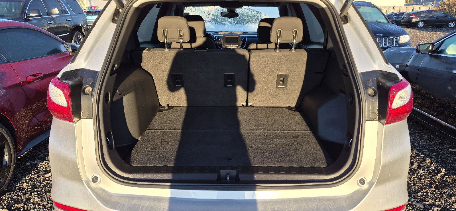 Used 2020 Chevrolet Equinox LT w/ Driver Convenience Package FWD image 5