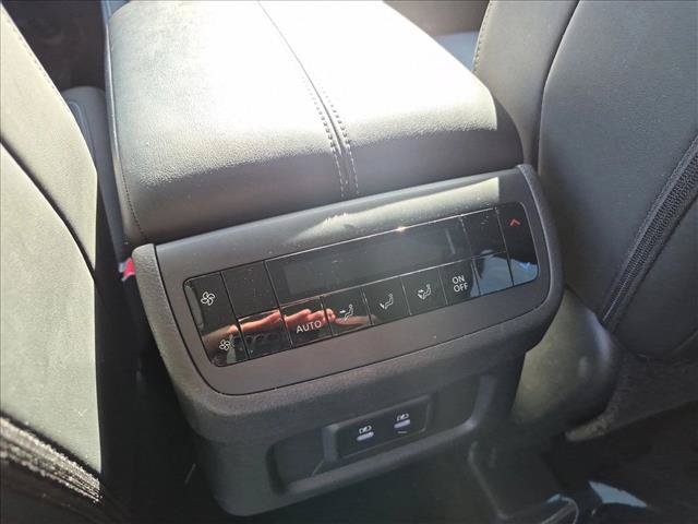 Used 2026 Nissan Pathfinder SL FWD image 16