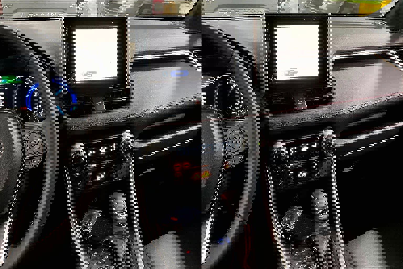 New 2025 Toyota RAV4 SE image 6