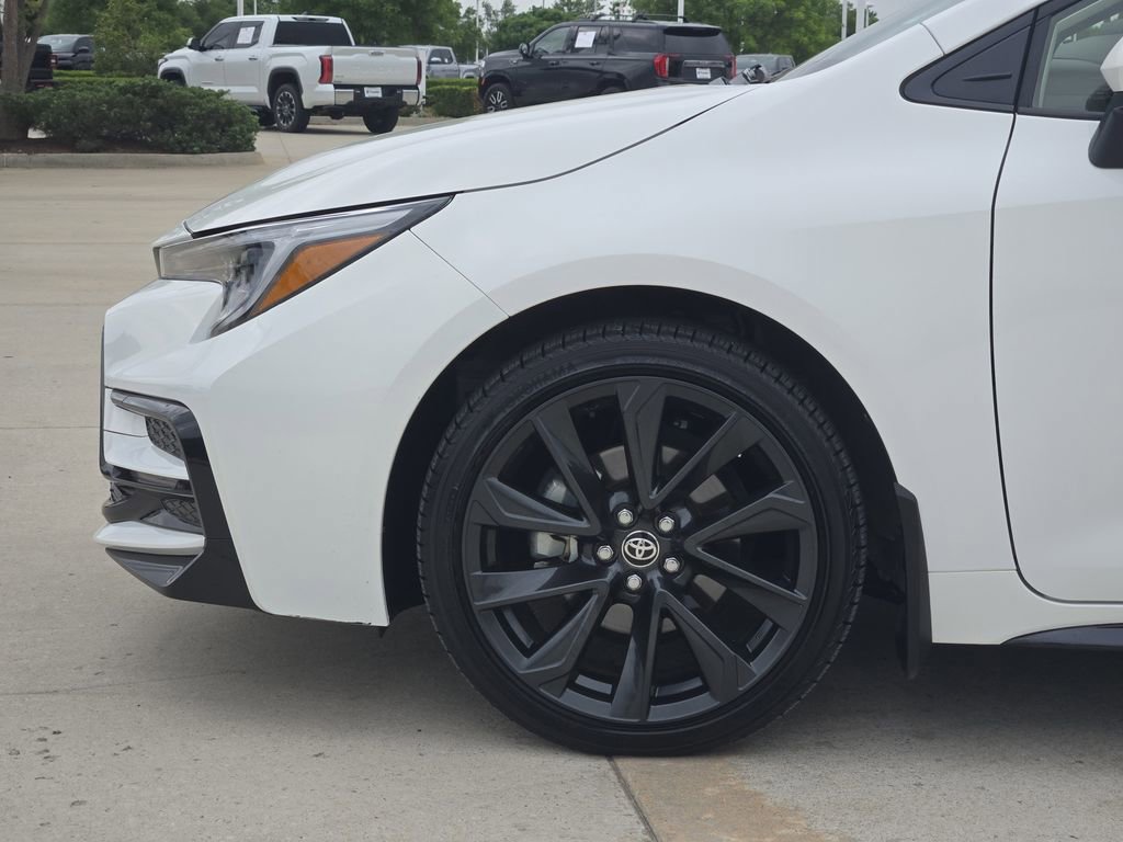 Used 2025 Toyota Corolla SE w/ SE Premium Package image 8
