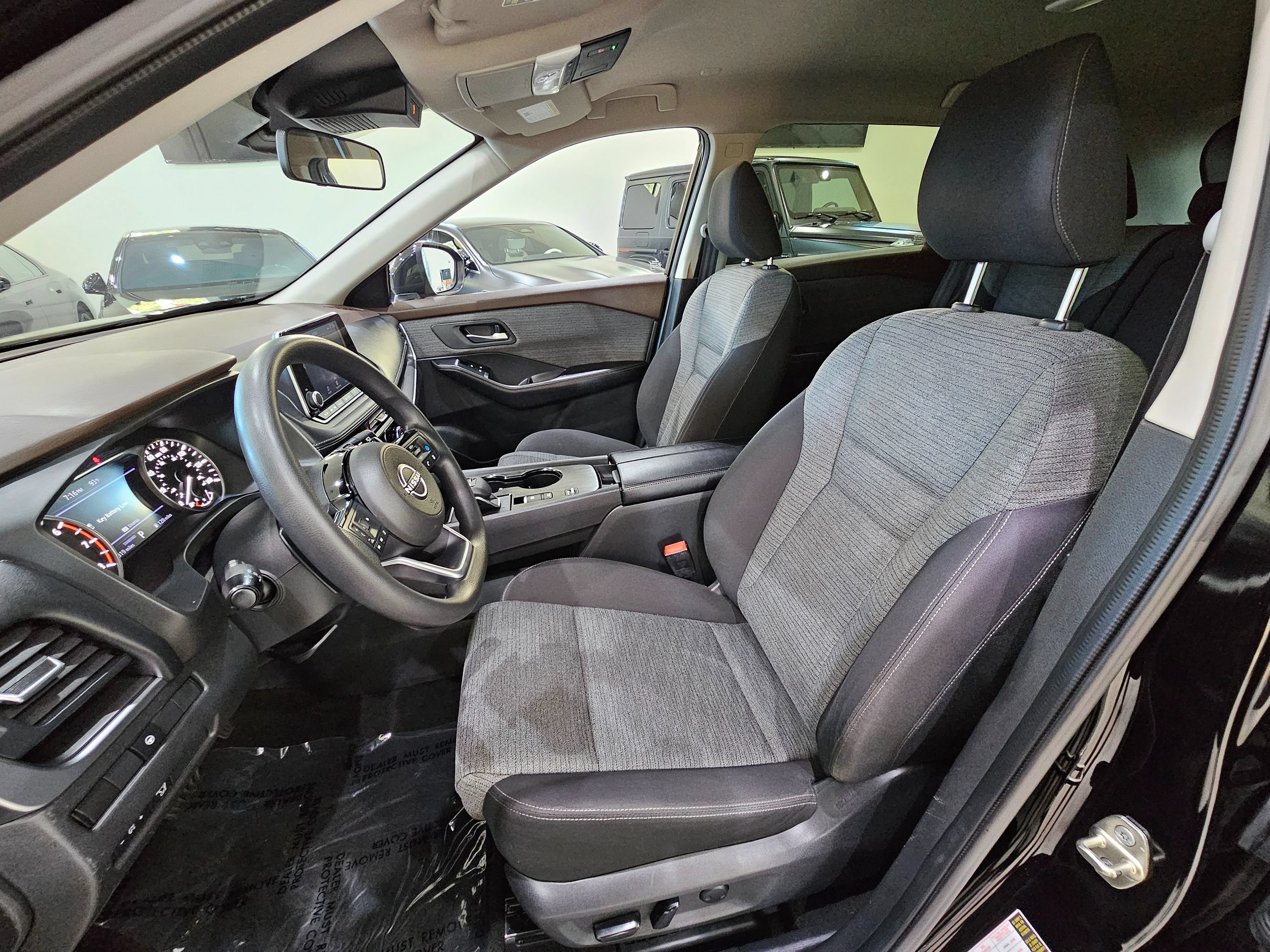 Used 2023 Nissan Rogue SV FWD image 15