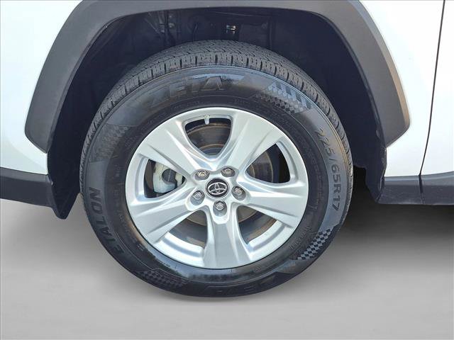 Used 2019 Toyota RAV4 XLE w/ Convenience Package FWD image 21